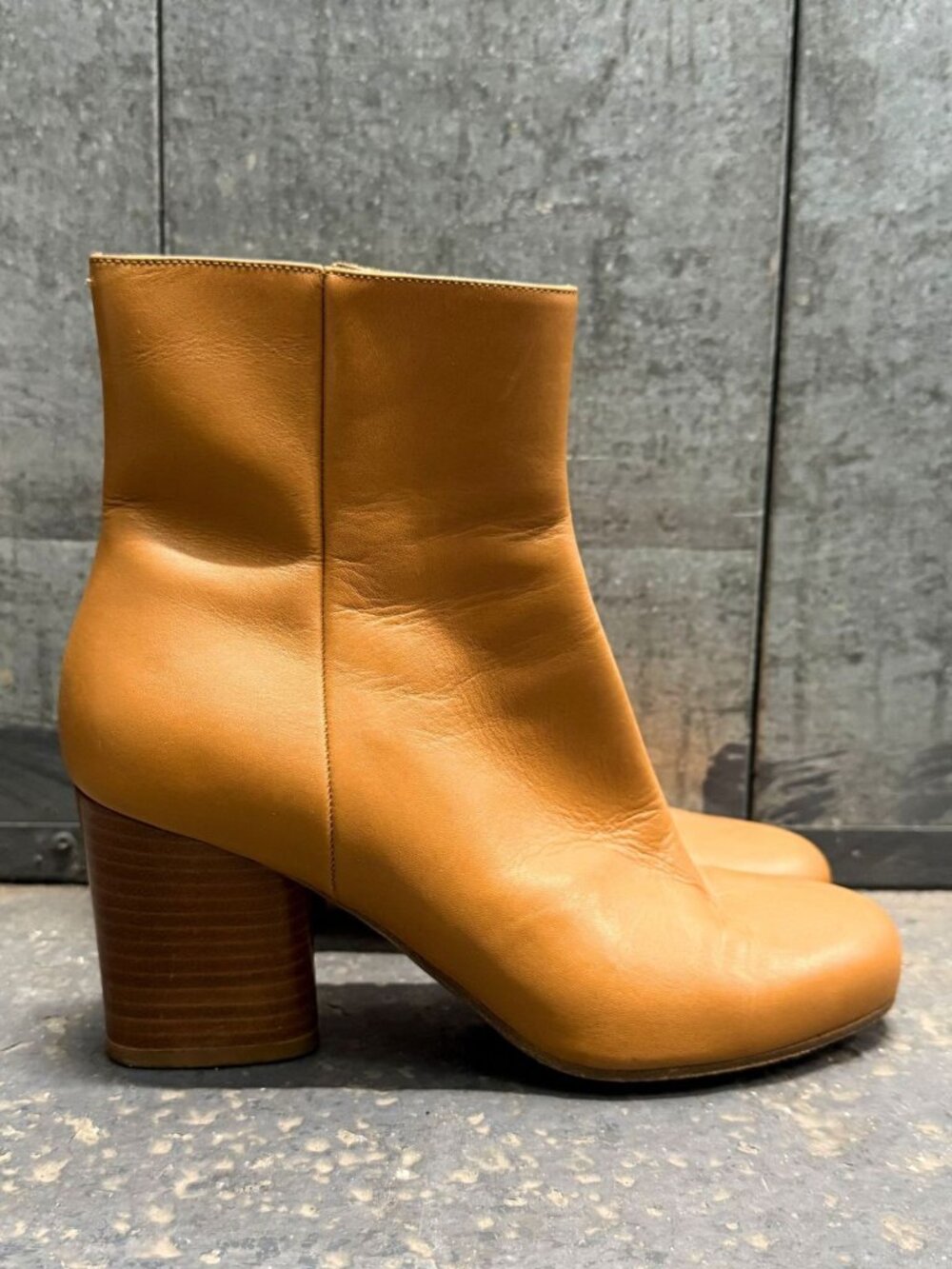 MAISON MARGIELA TAN LEATHER ANKLE BOOTS BOOTIES